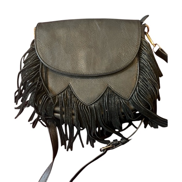 Sole Society Handbags - Sole Society EUC black Fringe Faux Leather Crossbody